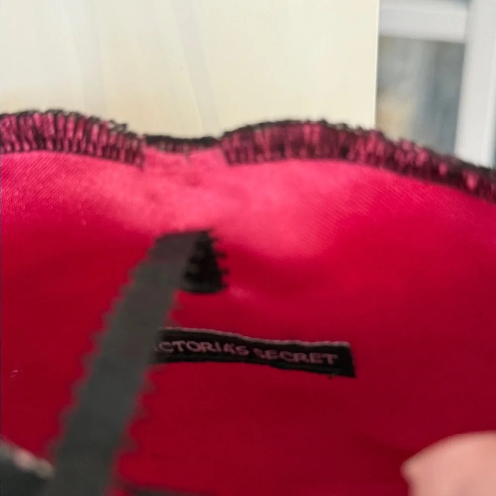 Vintage Victoria’s Secret Elegant Black lace and Satin Pink Handbag - Picture 2 of 12